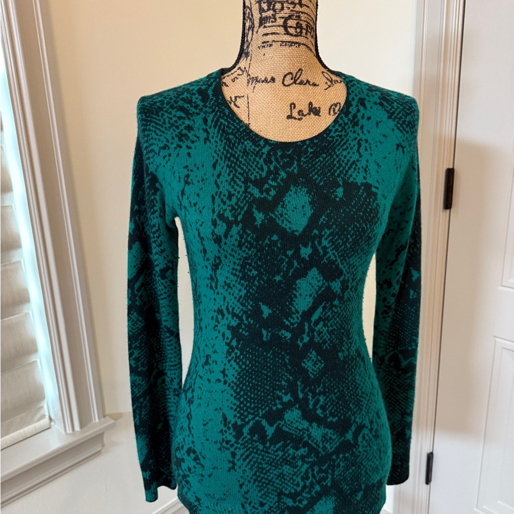 Antonio Melani - Green and Black Python print Cashmere Sweater - Size XS
